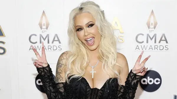 6 razy Bunnie Xo przybił trendy, pozostając wiernym jej stylu