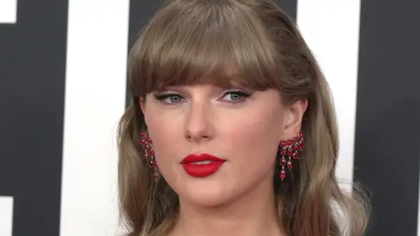 Taylor Swift on the Grammys red carpet