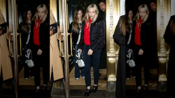 Amanda Seyfried wearing skinny pants and heeled loafers