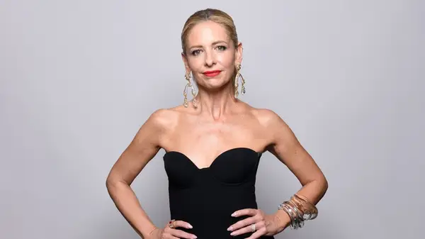 8 vestits de Sarah Michelle Gellar que podrien haver vingut directament des de l'armari de Buffy Summers