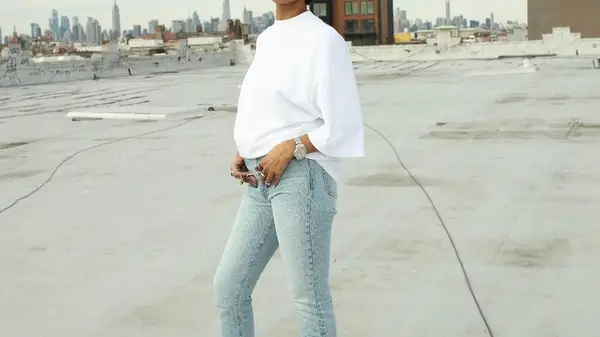 woman wearing a casual outfit 