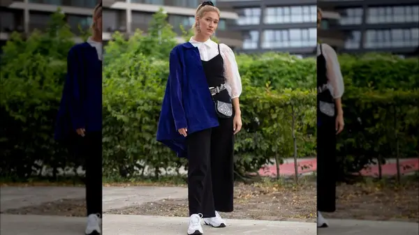 Woman with a blue blazer 