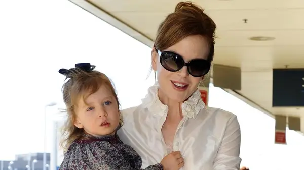 Nicole Kidman carrying Sunday Rose Kidman-Urban in 2010