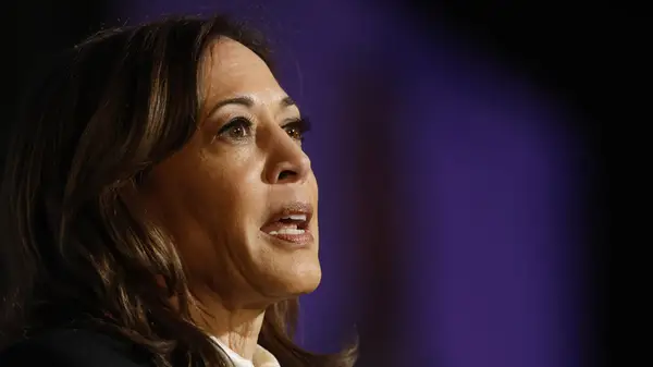 Kamala Harris probíhá kalhoty pro její met gala debut