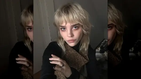 Selfie of Sophie Thatcher with a bleached shag in 2020