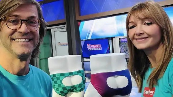 Voici ce qui s'est passé avec des maillots de bain Moonies après un réservoir de requin