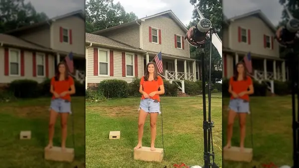 Kaitlan Collins in cutoff jeans in 2019