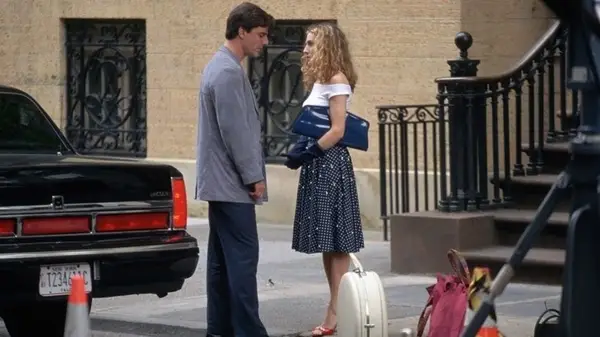 Carrie Bradshaw wearing polkadot skirt talking to Big