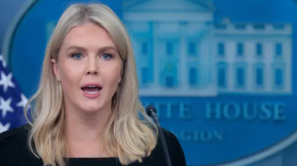 המגמה שאנו מאחלים לקרולינה לאוויט לבוש לעתים קרובות יותר