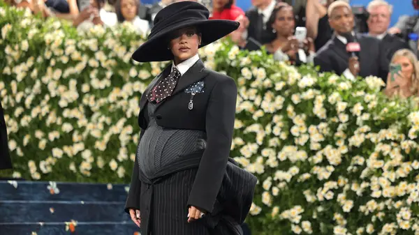 5 Rihanna Maternity Outfits som bevisar att du fortfarande kan döda medan du är gravid