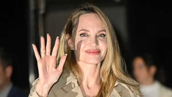 Angelina Jolie Outfits que simplemente no funcionó