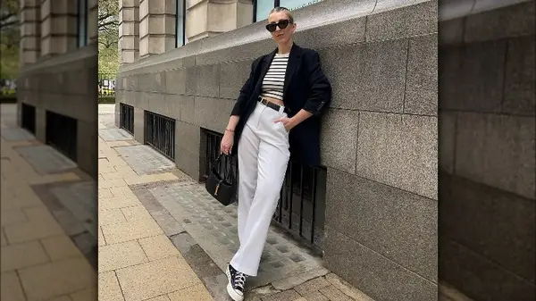 Woman in white trousers and sneakers 