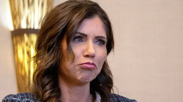 תלבושות של קריסטי נאם שהיו אנשים שדיברו מכל הסיבות הלא נכונות