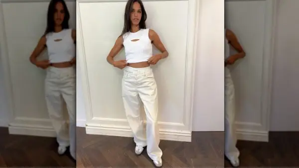 Woman in baggy jeans and sneakers