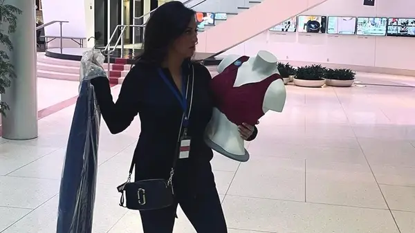 Athena carrying mannequin