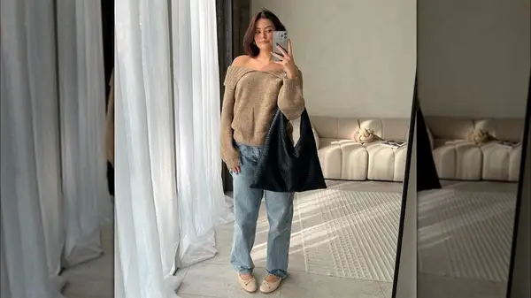 Woman wearing ballet flats