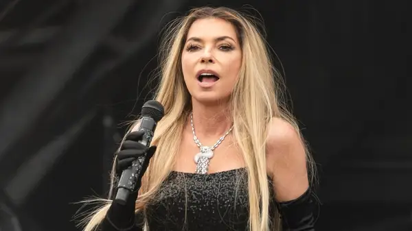 Shania Twainの見事なレギーの見た目は、年齢が数字です