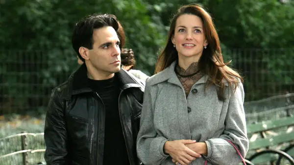 10 atuendos de Charlotte York que aún estarían totalmente a la moda en 2025