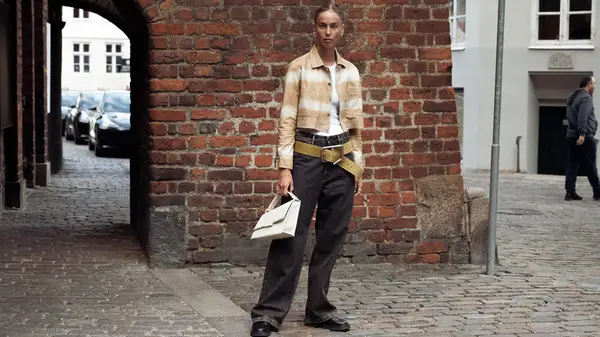 Dicas para elevar seu estilo de jeans preto em 2023