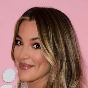 אלכסנדרה הול