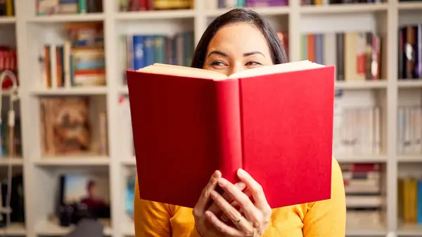 Reese's Book Club vs. Natalie Portman's Book Club: ¿Cuál es mejor para tus gustos de lectura?