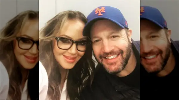Leah Remini posing with Kevin James in 2018