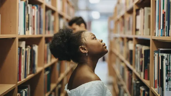 4 způsoby, jak strávit den milovníků národních knih (kromě toho, že se svlékne s dobrým čtením, samozřejmě)