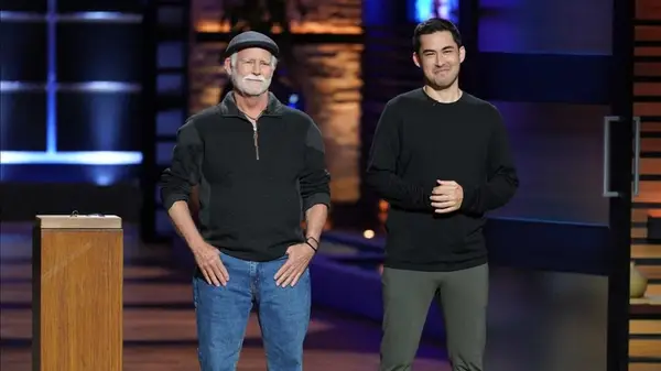 Esto es lo que pasó con las gafas de lectura de los ojos de los ojos después del tanque de tiburones