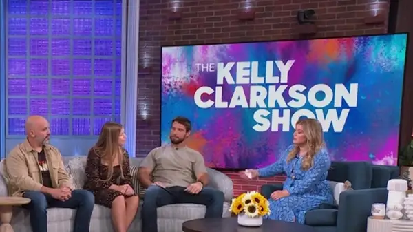 Dale King sitting next to Jamie and her father Andrew while talking to Kelly Clarkson on her talk show