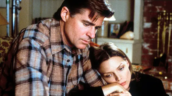 Treat Williams and Michelle Pfeiffer in The Deep End of the Ocean