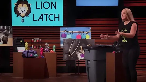 다음은 상어 탱크 후 사자 래치와 함께 내려진 것입니다