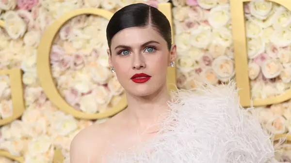 Transformação completa de Alexandra Daddario