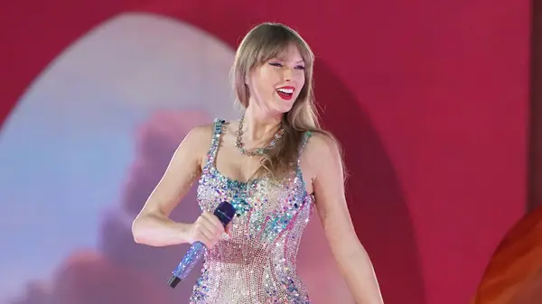Taylor Swift on stage