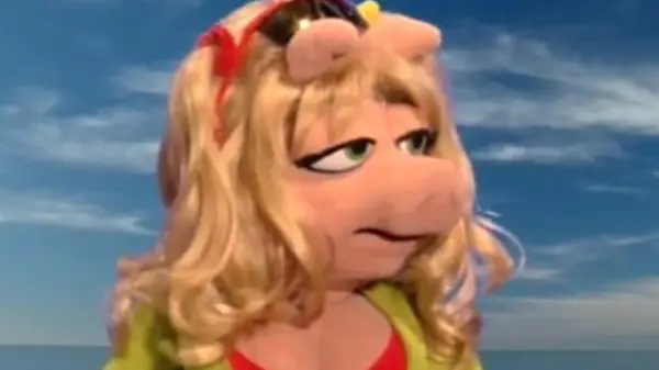 blonde pig muppet