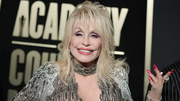 Por qué Dolly Parton no tiene hijos por elección (no es que merecemos preguntar)