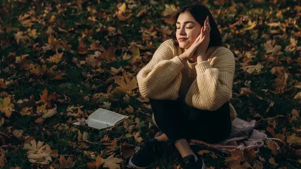 Voltar para os livros da escola que darão ao seu outono 2025 TBR Principais vibrações nostálgicas