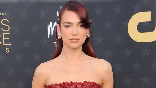 Quina és la selecció més ben valorada del Club de llibres de Dua Lipa, Service95?