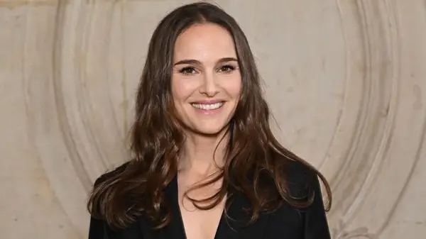 Los libros favoritos de Natalie Portman demuestran que es una de las personas más inteligentes de Hollywood