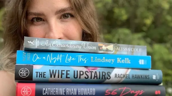 Un dels llibres de romanços preferits d’Emily Henry és Totalment Swoonworthy