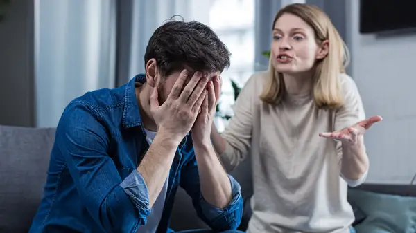 Cishet couple fighting