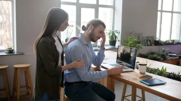 Sådan hjælper du din partner med at miste deres job