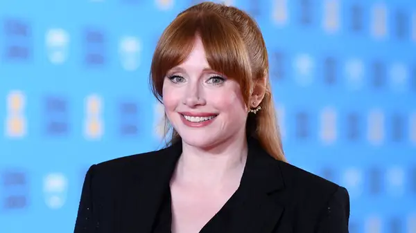 Os livros favoritos de Bryce Dallas Howard defendem diversas leituras de não -ficção