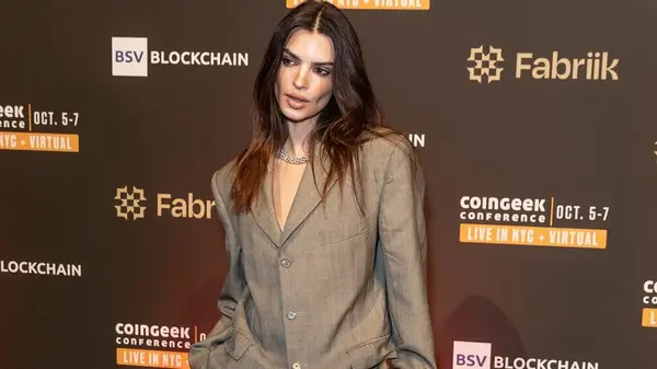 Emily Ratajkowski posing