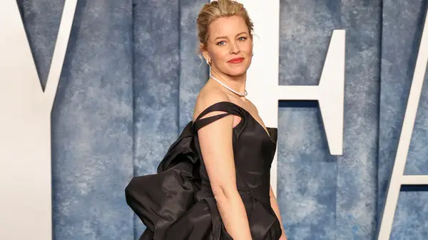 Elizabeth Banks posing