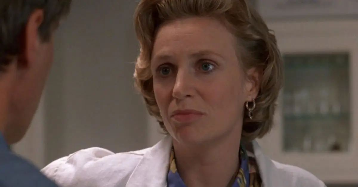Jane Lynch como la Dra. Kathy Wahlund en El fugitivo