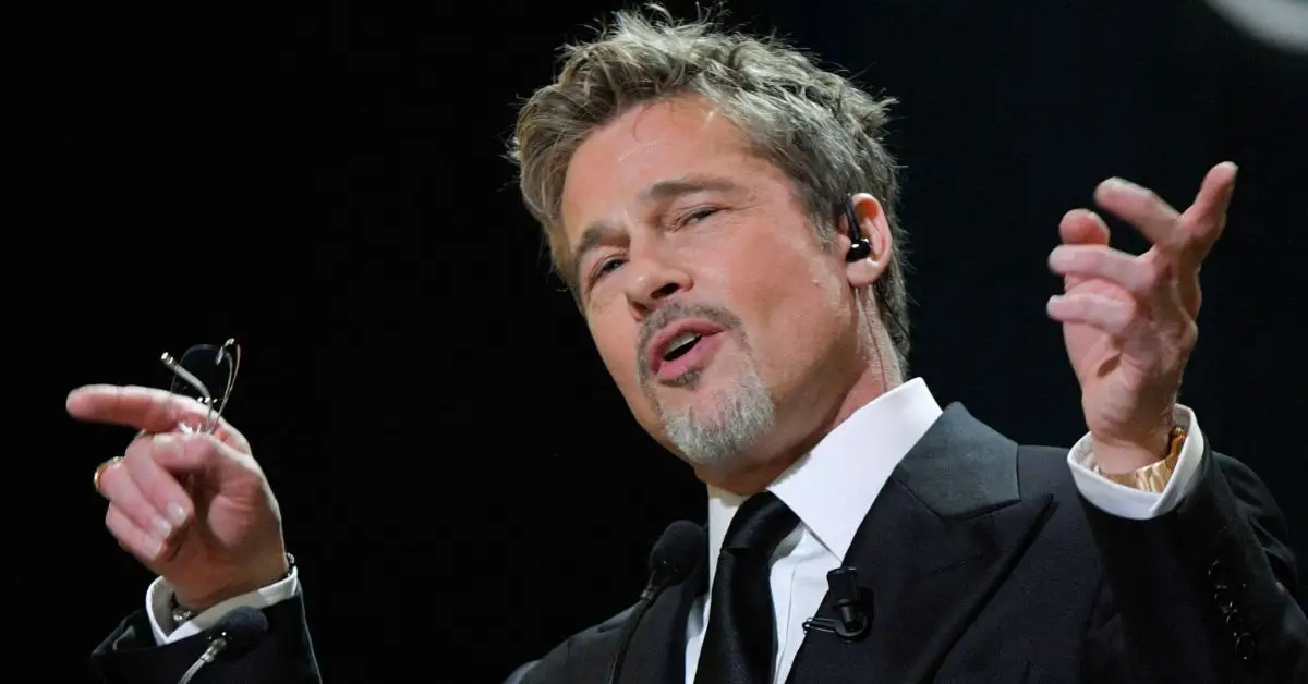 Brad Pitt sembla molest i confós