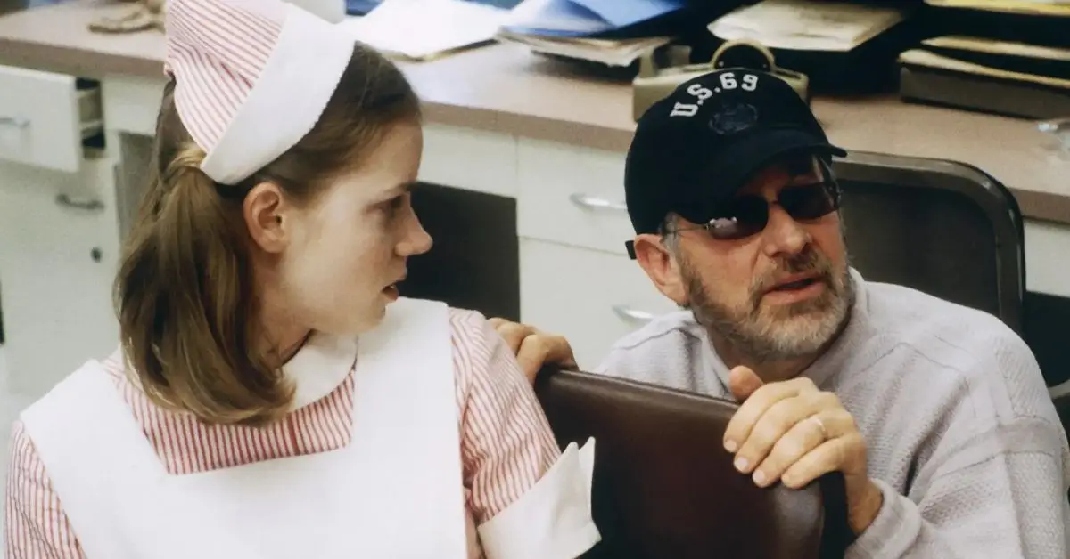 Amy Adams y Steven Spielberg detrás de escena de Atrápame si puedes