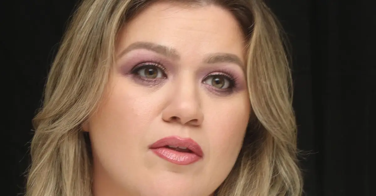 Kelly Clarkson während eines Interviews
