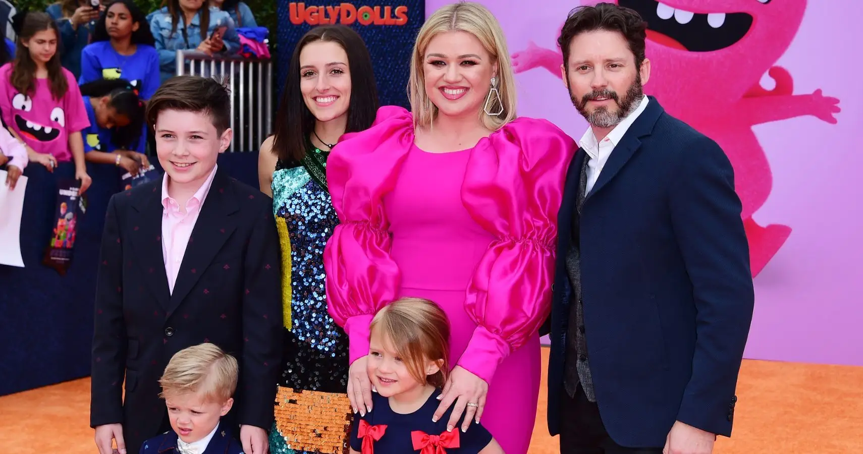 Kelly Clarkson, Brandon Blackstock und Kinder auf dem roten Teppich