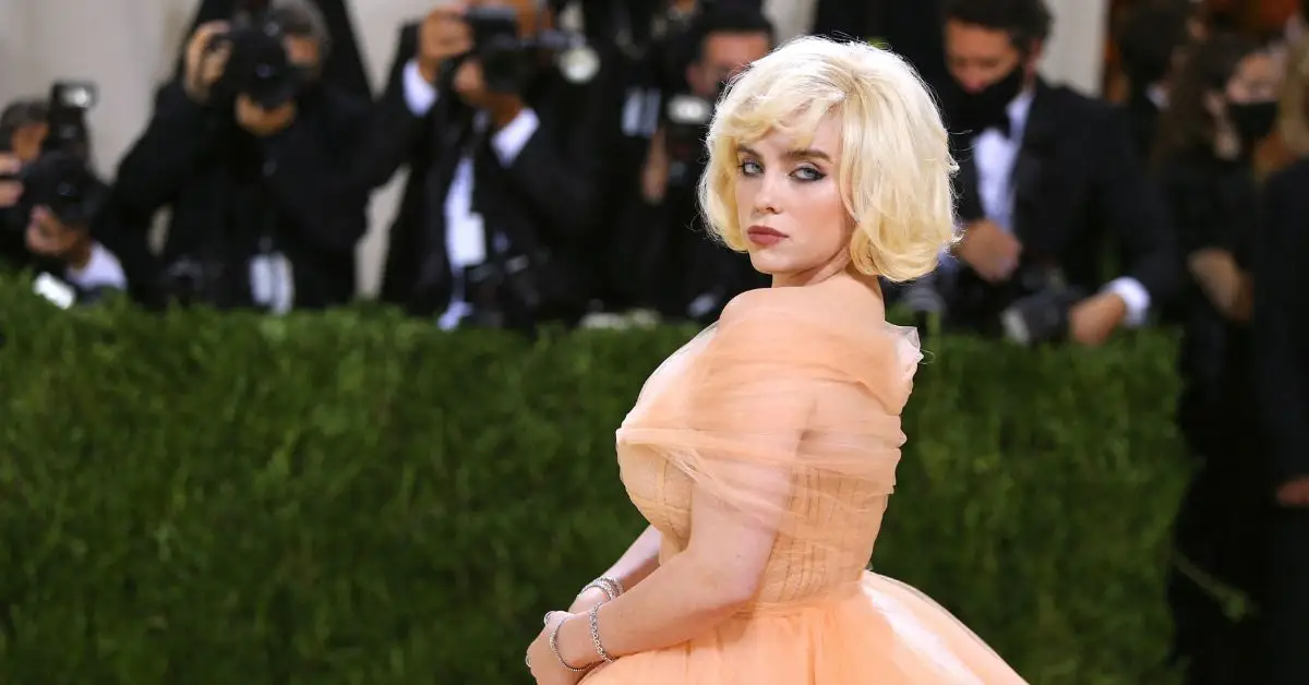 Billie Eilish lors du Met Gala 2021 Célébrant en Amérique : un lexique de la mode